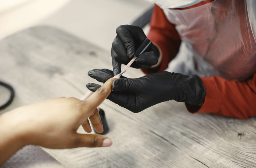 Soin complet des ongles et manucure au studio de Juziers
